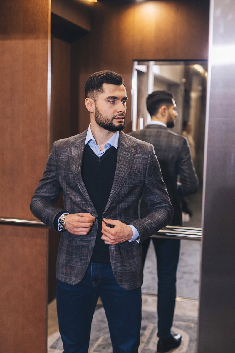 Вариант подбора одежды для высоких мужчин стройного телосложения