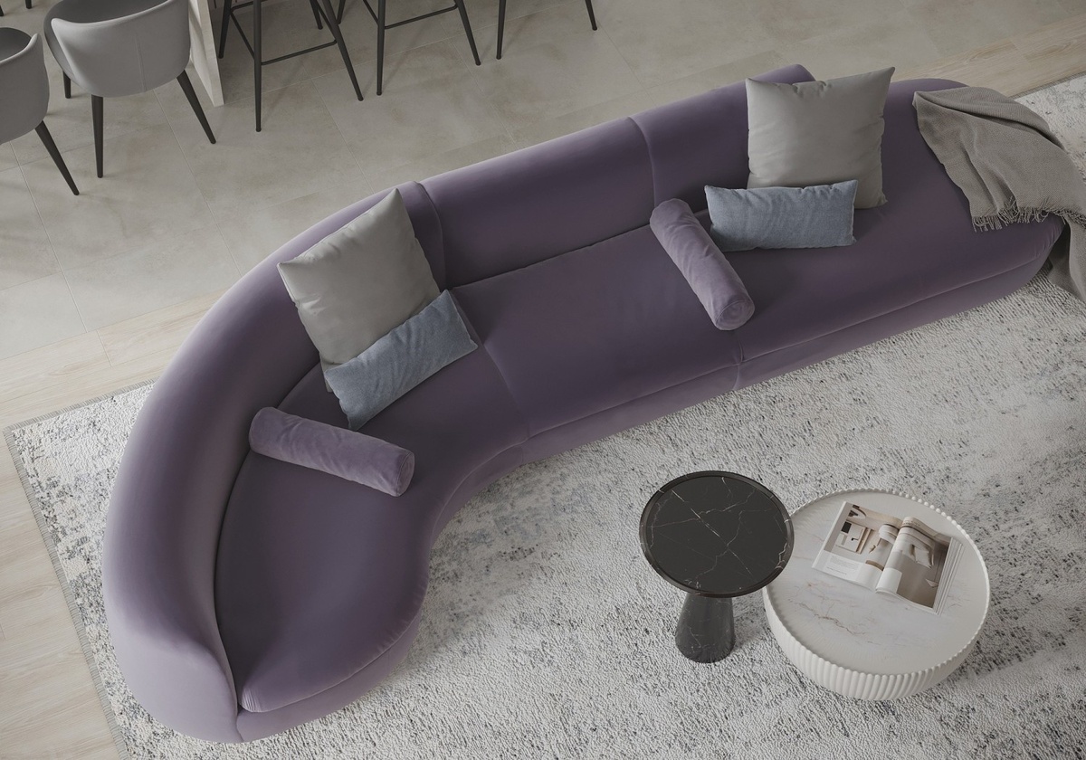 Органические линии этого дивана и отсутствие чёткой фронтальной ориентации делают его скульптурным объектом, который не только служит функциональной мебелью, но и преображает пространство. Интерьер квартиры в ЖК на Новочеремушкинской, дизайнер Елена Азова