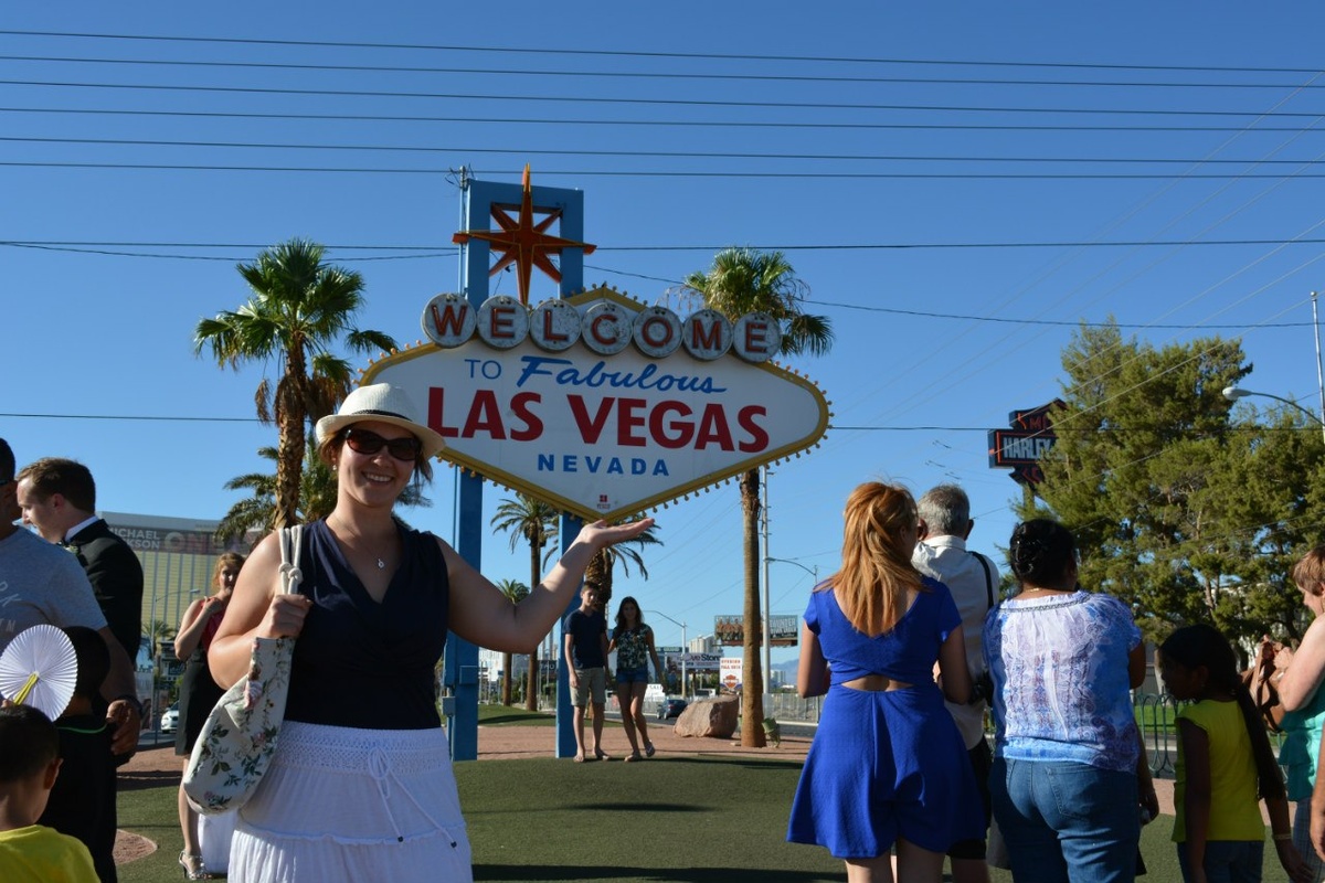 На улице было так жарко, что ждать пока пройдёт километровая очередь сил у меня не было. я воспользовалась экспресс вариантом!