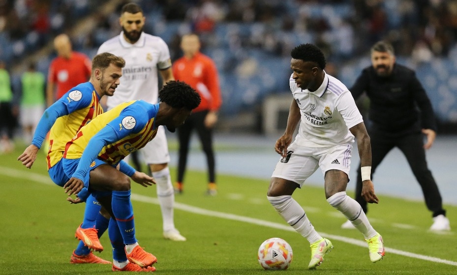    "Реал" и "Валенсия" разыграли путевку в финал Суперкубка Испании. Фото: Reuters