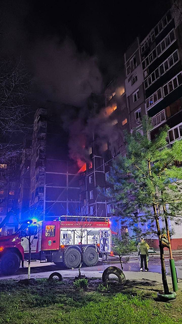    В доме на улице Орловской огонь охватил пять этажей