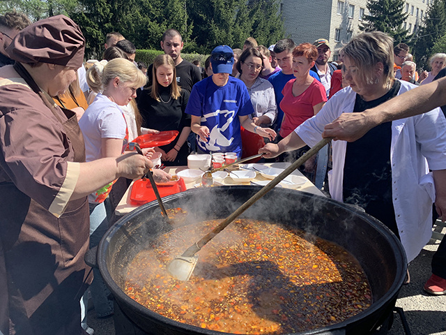    Оценить блюдо смогли те, кто проживает в ПВР на территории Курского ГАУ, где прошел мастер-класс
