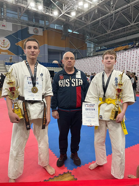    Победы на татами в Беларуси одержали куряне Владимир Воробьёв и Даниил Лазутин