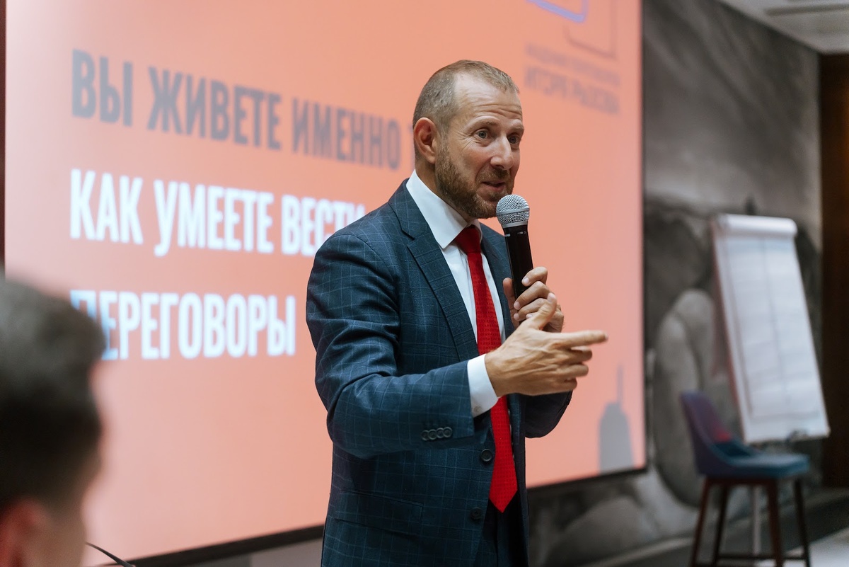 На тренингах отрабатываем реальные ситуации, с которыми  могут столкнуться сотрудники. Фото © Игорь Рызов