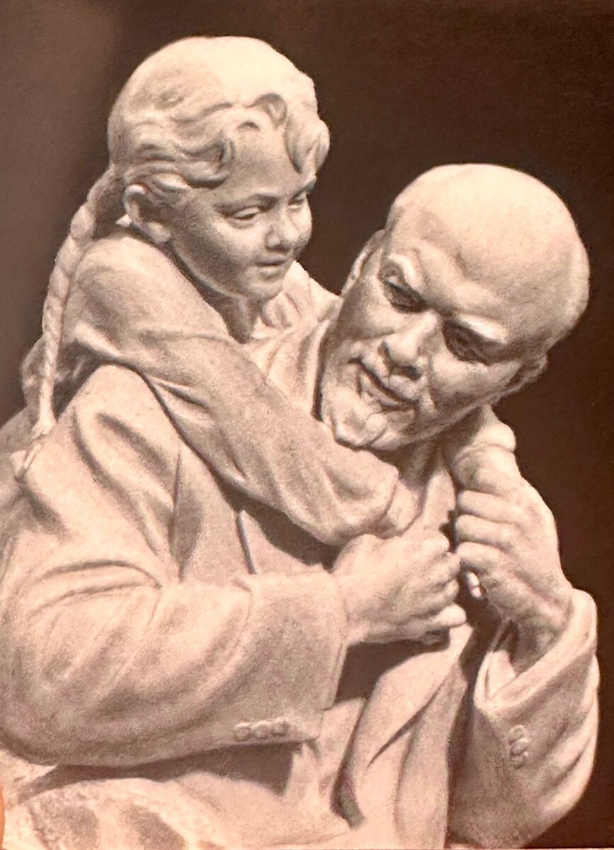 Заир Азгур. «Ленин с девочкой». 1957