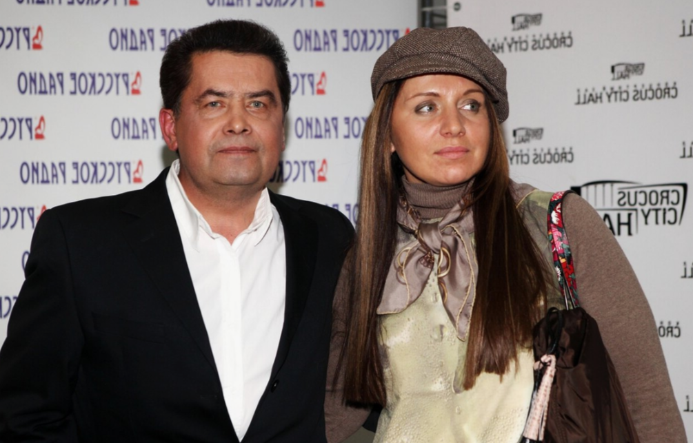 на фото Николай Расторгуев с супругой 
