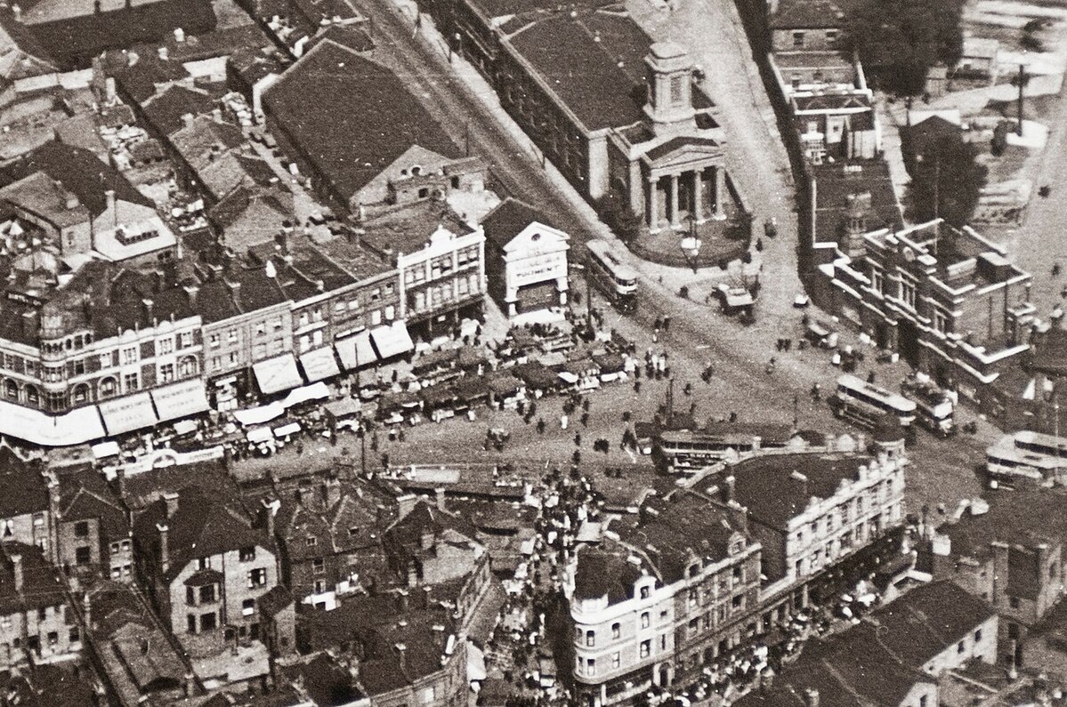 Район Woolwich с высоты птичьего полета в 1921 году. Справа на фотографии расположены Gatehouse - проходные ворота на завод.