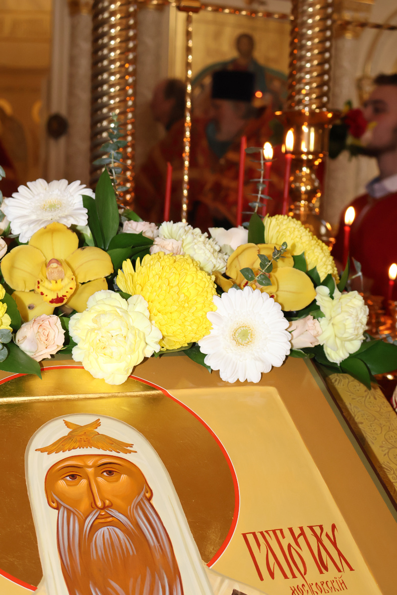 Листайте галерею. Фото сегодняшней службы