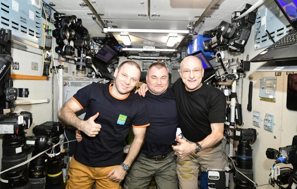 Иван Вагнер, Алексей Овчинин и Дональд Петтит готовятся к возвращению на Землю. Фото: Роскосмос