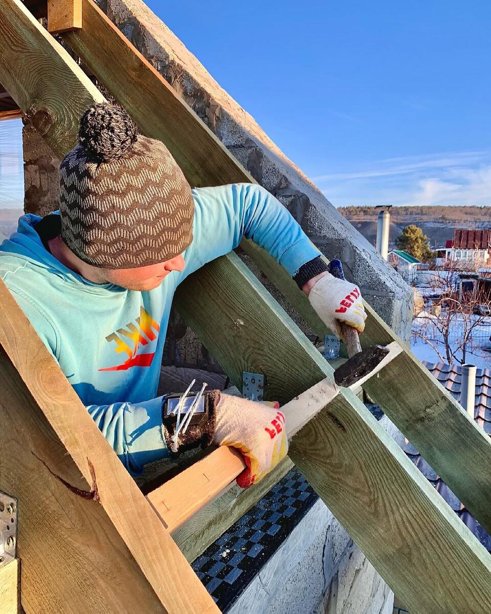 Креплю заглушки под утеплитель