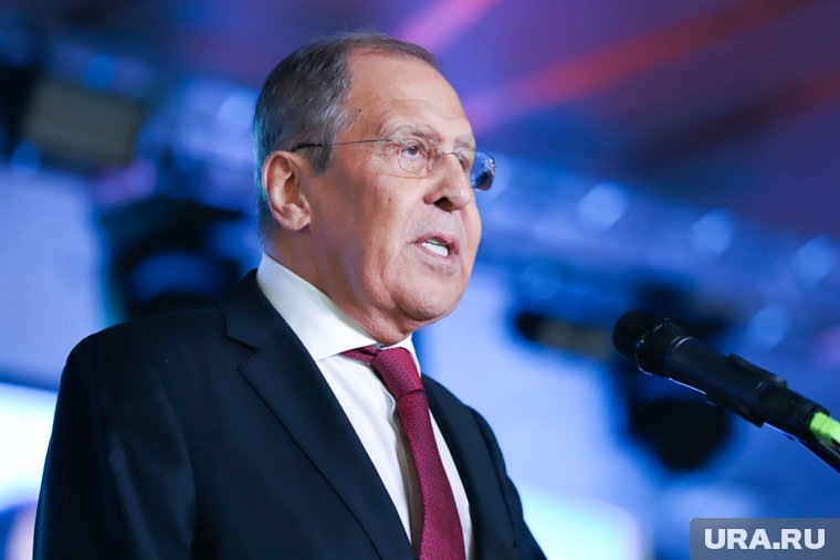    Лавров призвал ЕС не мешать политикам приезжать в Москву на День Победы
