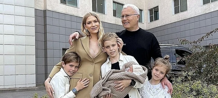Александр Лебедев с семьей 
