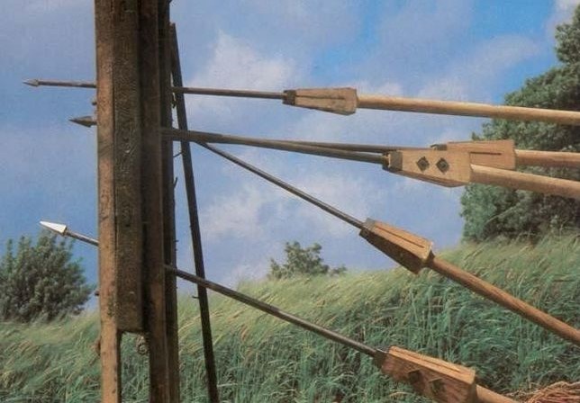 Этот метательный дротик, сочетавший смертоносность и инженерную мысль, на протяжении веков помогал легионам сокрушать врагов. Но чем именно он отличался от обычных копий? 