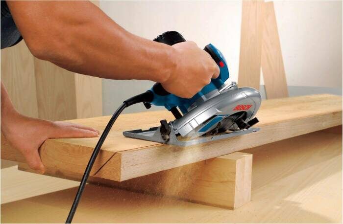 Циркулярная пила вещь незаменимая. /Фото: autosprite.ru.