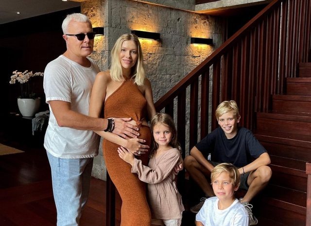    Елена Перминова и Александр Лебедев с детьми. Фото: социальные сети