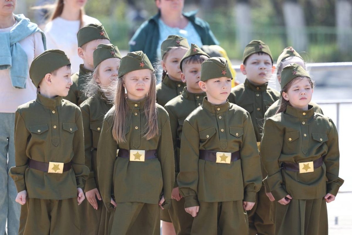    9 мая в 12 часов на площади Ленина парад в честь Дня Победы откроют воспитанники детских садов, затем эстафету подхватят школьники