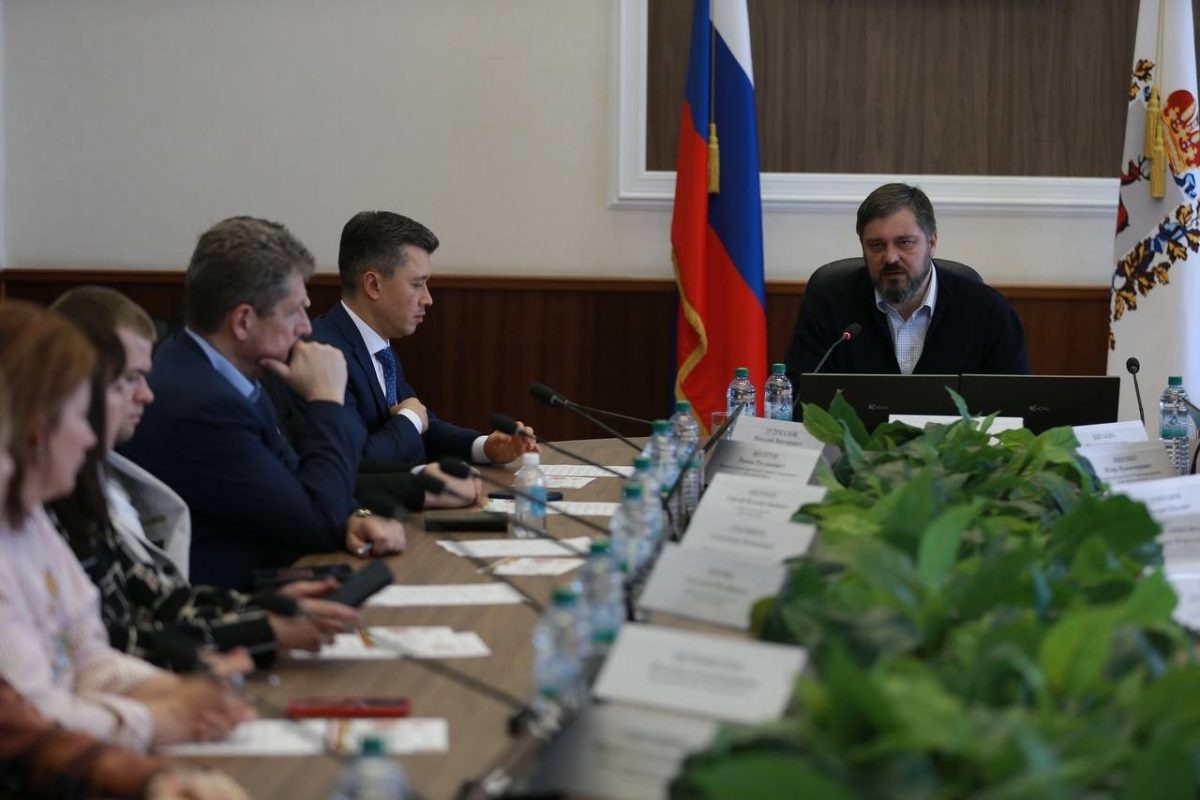    Глава Дзержинска Михаил Клинков провел совещание с директорами промышленных предприятий города