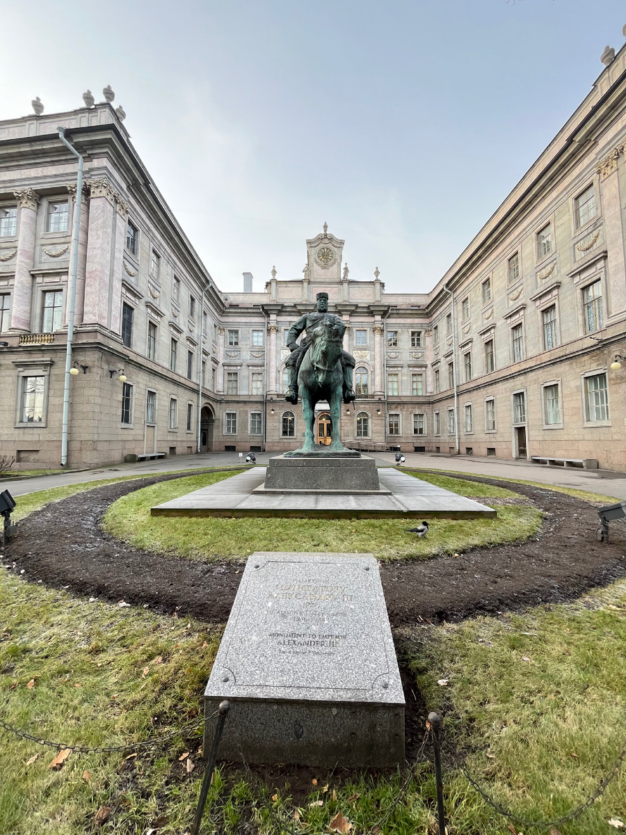 Мраморный дворец. Фото автора.