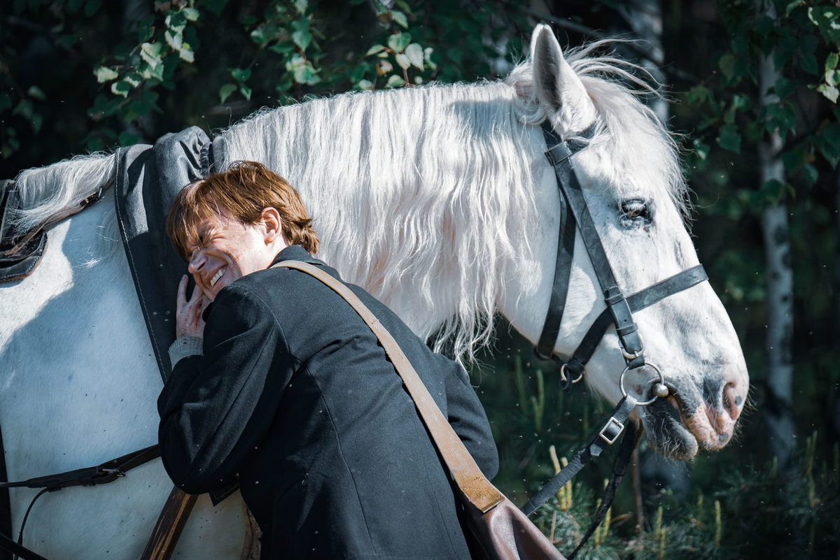 «Почтарь»: письма с того света и штампы с того экрана