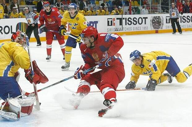 Фото с яндекс.картинки (А.Овечкин у ворот шведов)