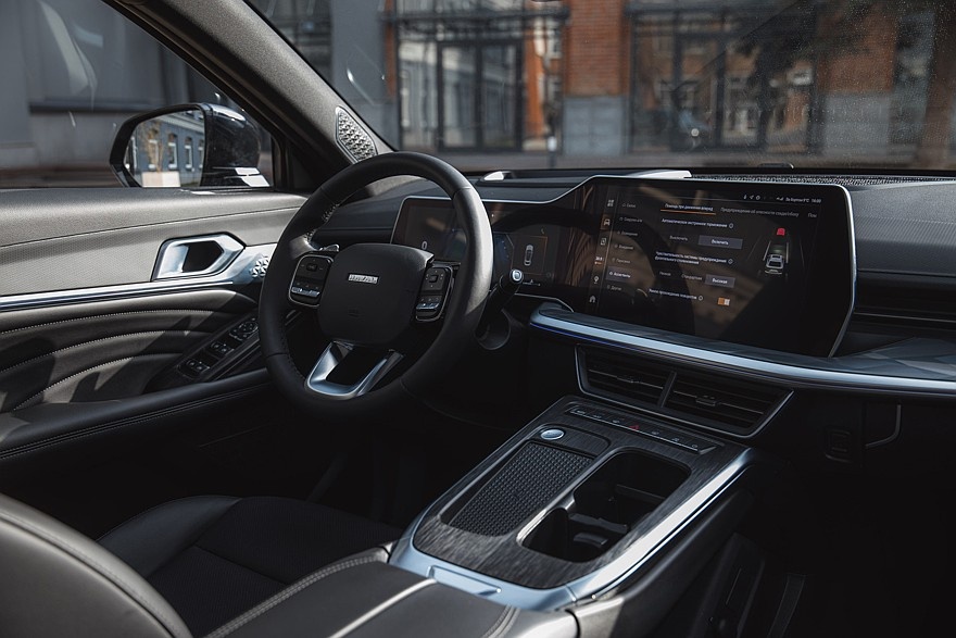    На фото: салон нового Haval F7x
