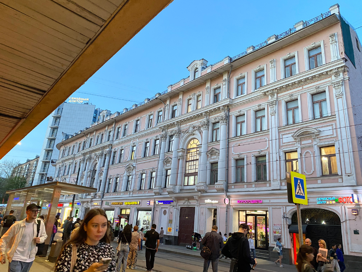 Возле Бауманской.