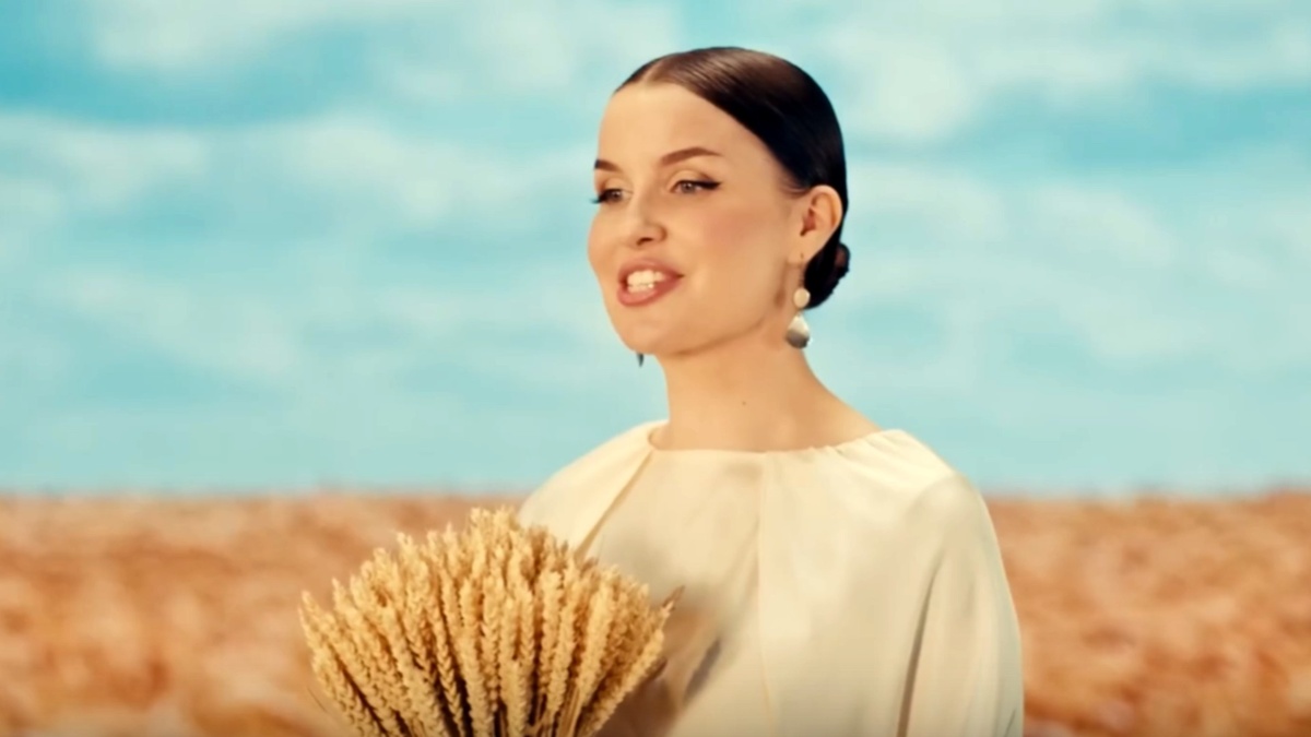 Кадр из клипа «Матушка Земля»