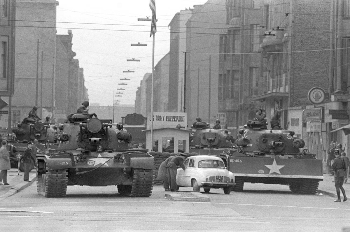 "М48 Паттон" - танки США, в том числе с ковшом для пролома заграждений и разминирования