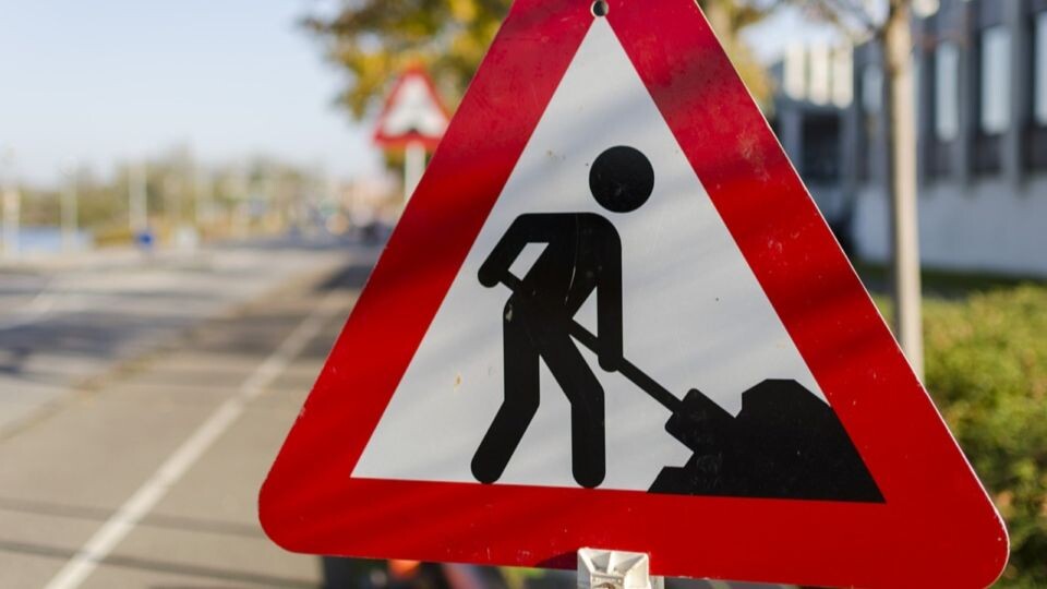    Знак "Дорожные работы". Источник: pixabay.com