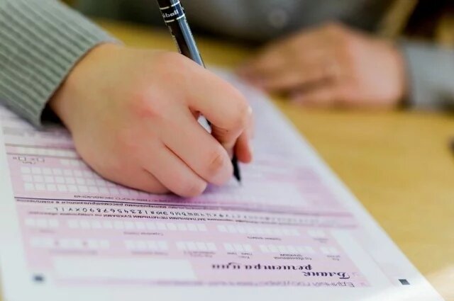    Какие баллы ЕГЭ нужно набрать для подачи документов в вуз в 2025 году?