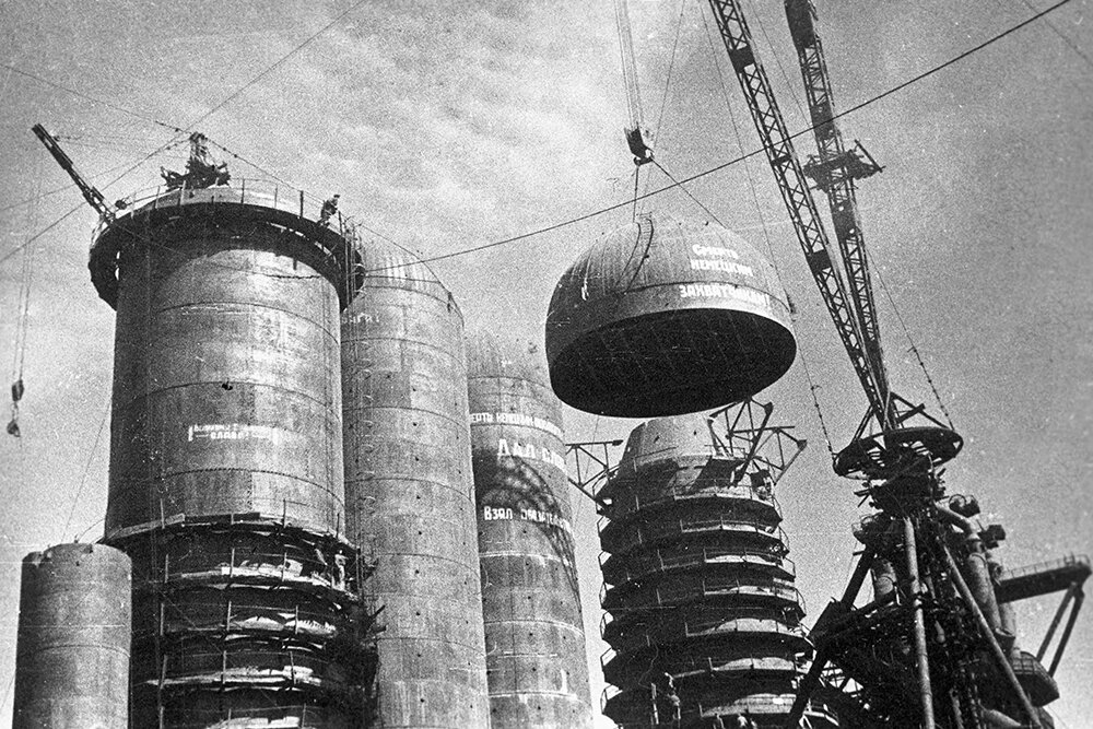    Магнитогорский Металлургический комбинат. Строительство доменной печи № 6 в 1943 году, самой большой в Европе. Фото: РИА Новости/ Иван Шагин