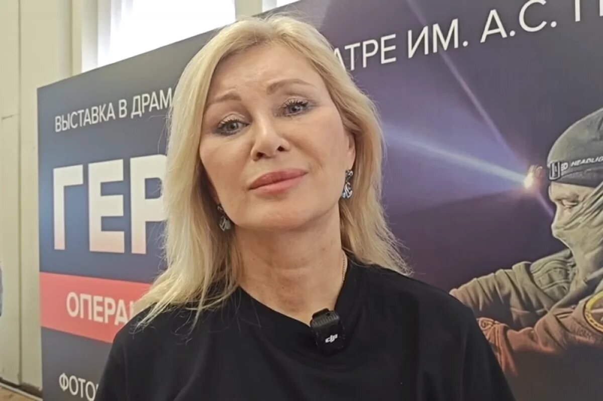    Вика Цыганова.