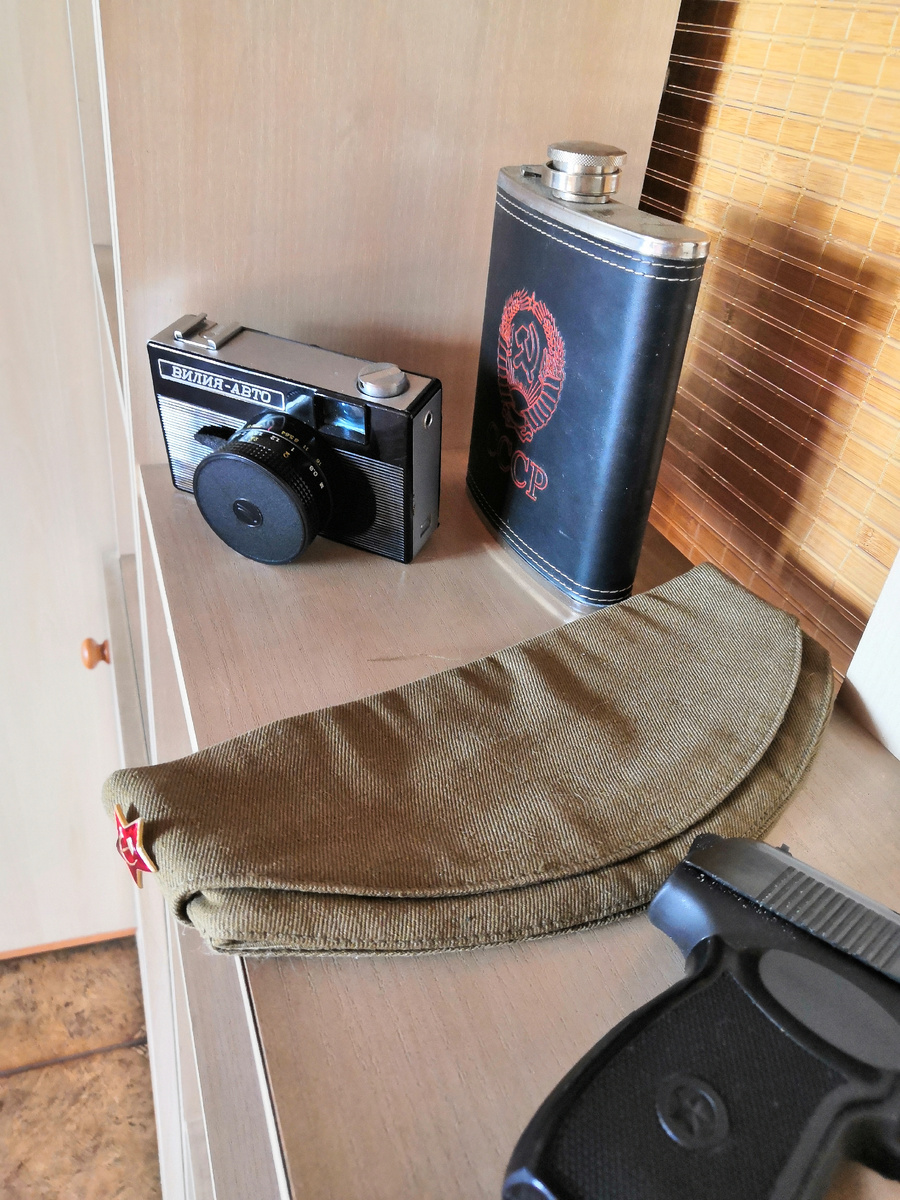 Вилия-авто - не самый редкий фотоаппарат, но хуже он от этого не становится. Тем более, когда-то я помогал отцу проявлять пленку, отснятую на этот фотоаппарат. Он, кстати, и сейчас полностью исправен.  