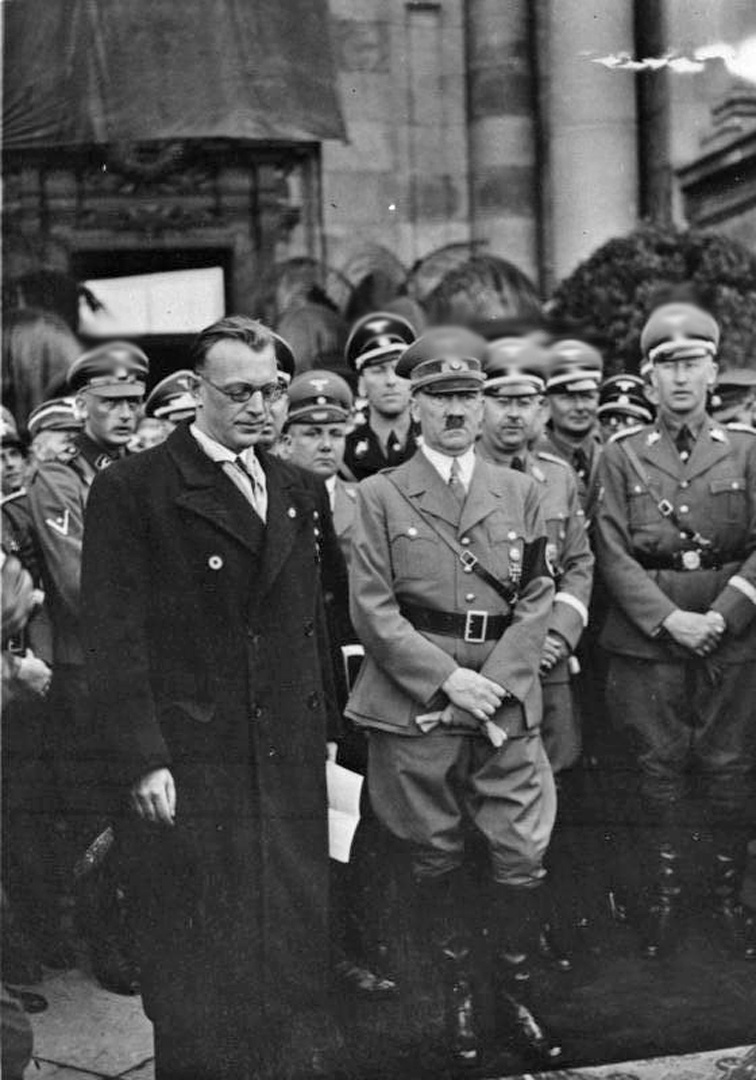 Зейсс-Инкварт и Гитлер в Вене, март 1938 года