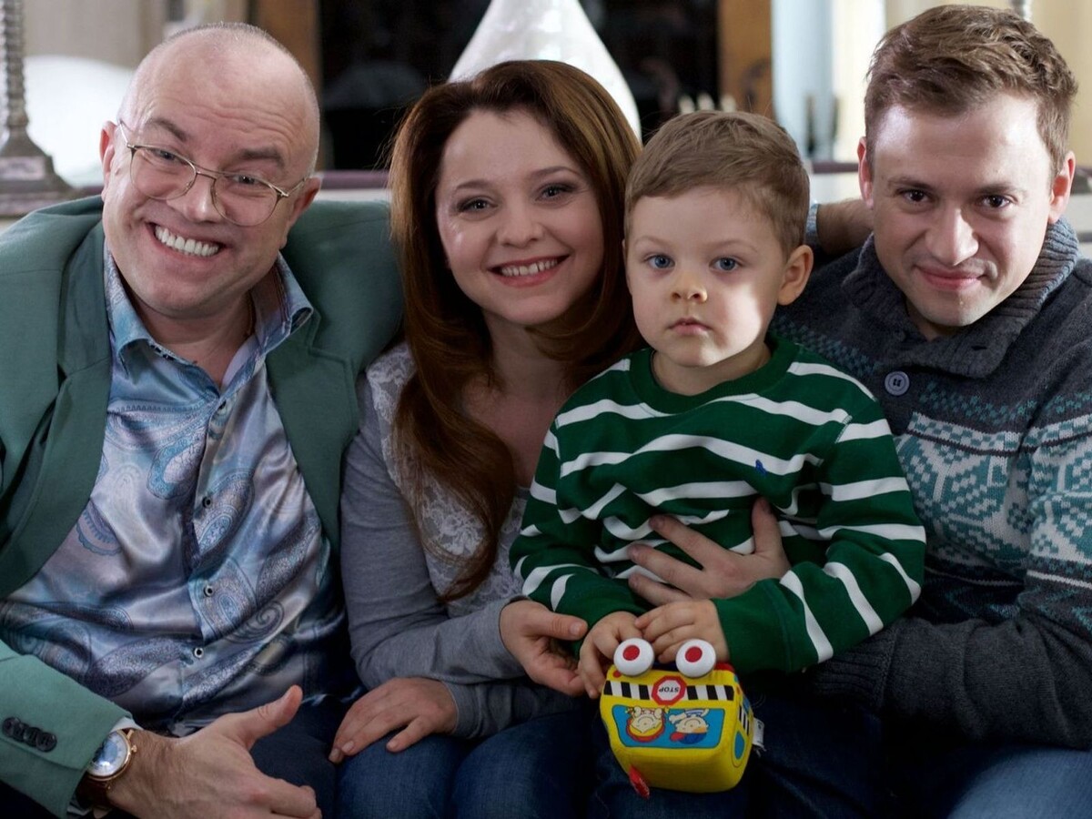 Сериал "СашаТаня": вся семья в сборе