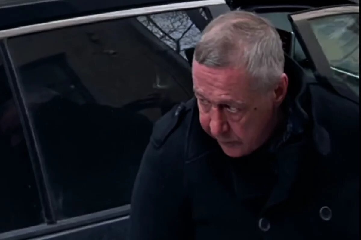    Стал затворником: друзья и врачи сказали, почему Ефремов не выходит из дома