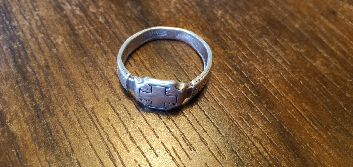 Перстень из серебра.