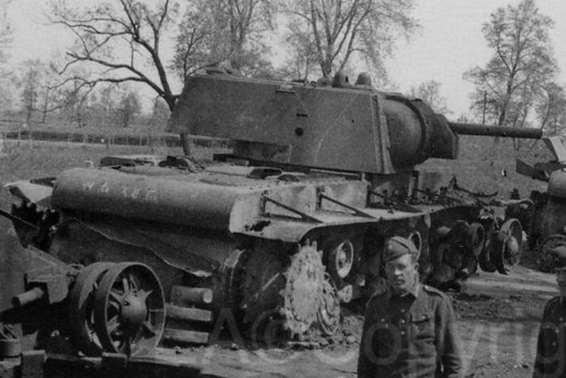 Танк КВ-1 производства ЛКЗ выпуска августа 1941 года из 124-й танковой бригады