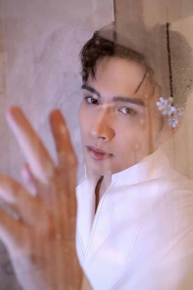 Актёр Чжан Биньбинь. Листайте галерею...