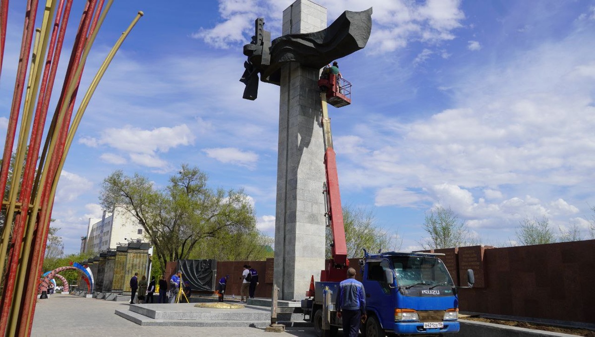  📷    Пламя перенесли. Мемориал «Вечный огонь» в Оренбурге приводят в порядок Белов Михаил Александрович