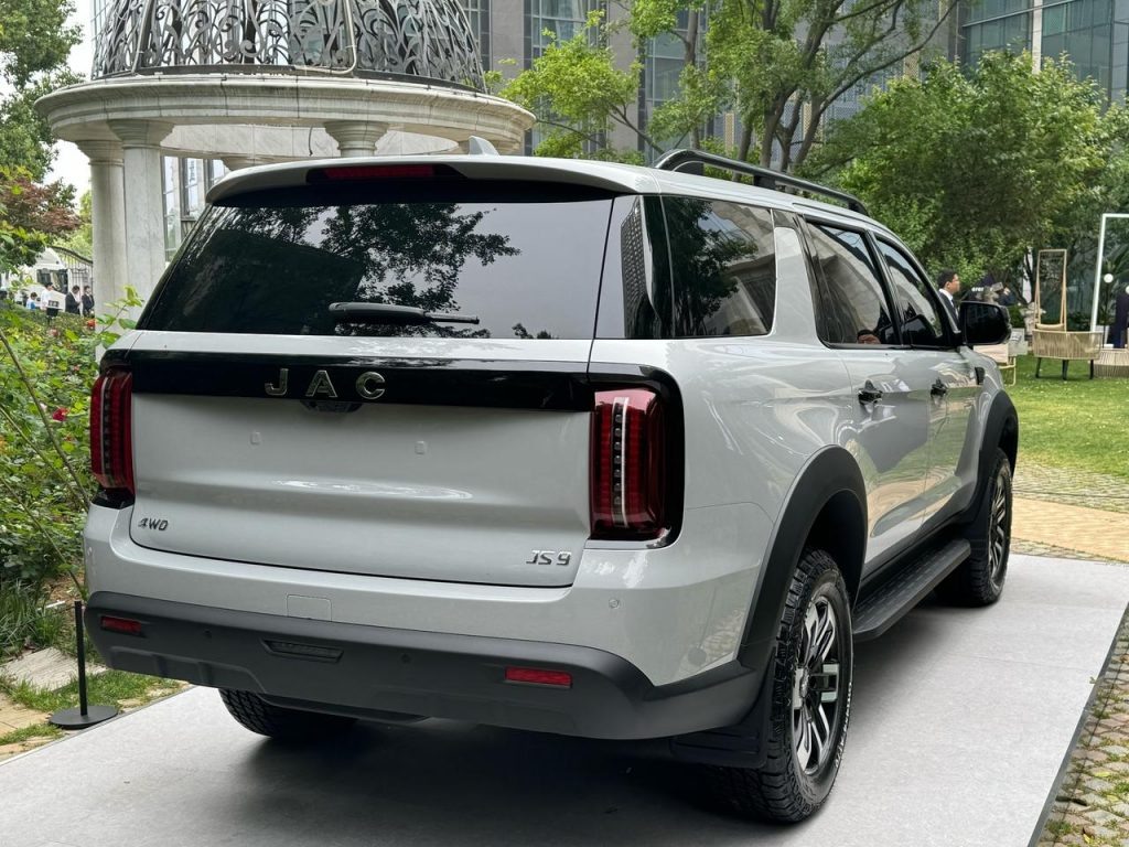 Автомобиль получит полный привод с системой выбора режимов движения.