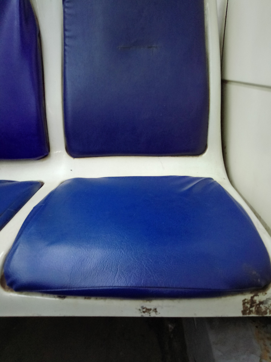 Фото автора. В таких нет под сиденьем зарядок