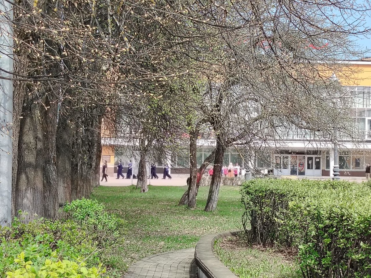 Фотографировала, конечно, издалека. Негоже детей без их согласия в интернет выставлять)