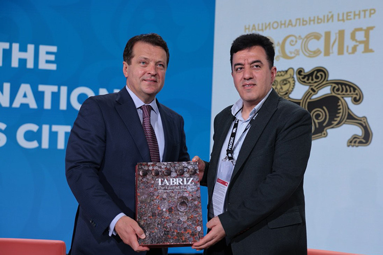    Метшин напомнил, как на волне проведения саммита глав государств стран БРИКС в Казани летом прошлого года приняли решение о создании ассоциации городов и муниципалитетов БРИКС+.   
Фото предоставлено пресс-службой форума