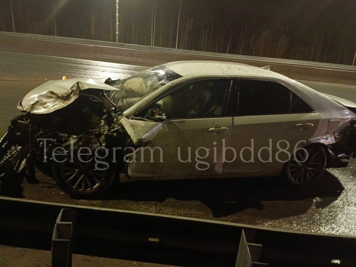    В Сургуте столкнулись два автомобиля Toyota