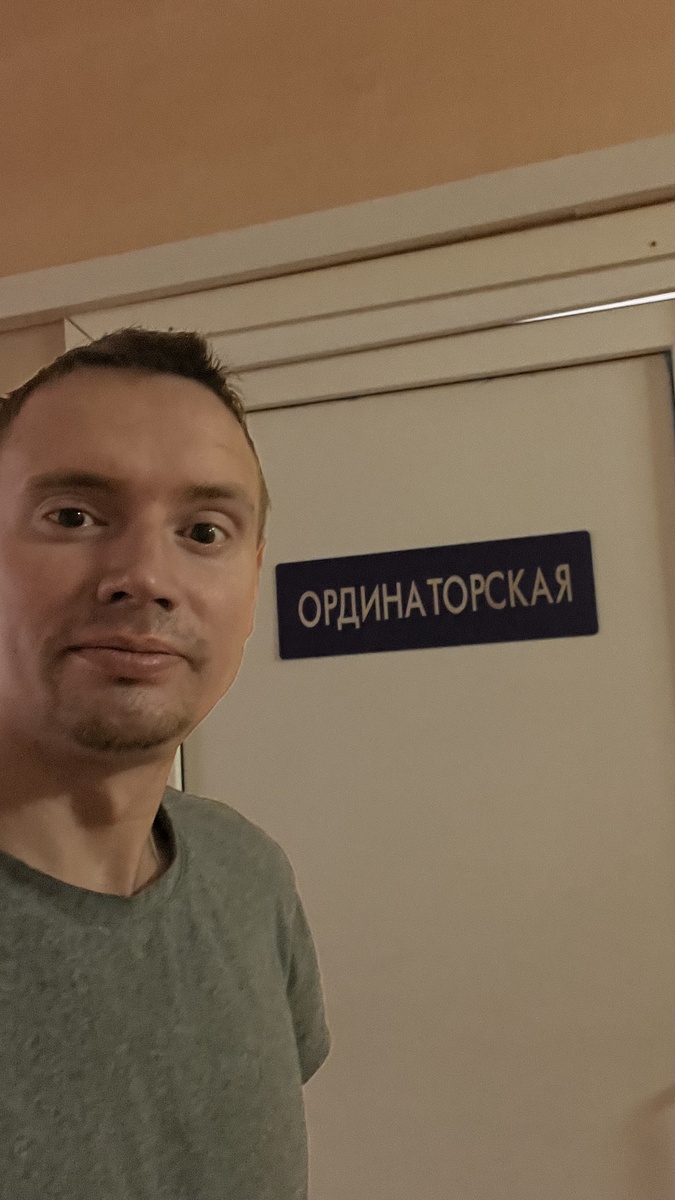 В больнице стараюсь передвигаться незаметно