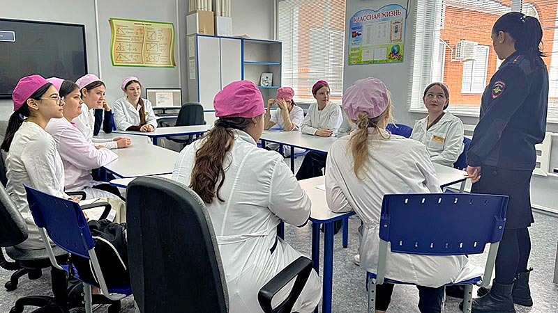    Полицейские побеседовали со студентами