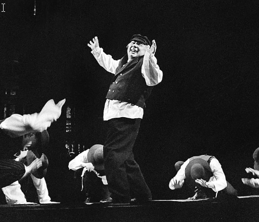 Евгений Леонов на сцене