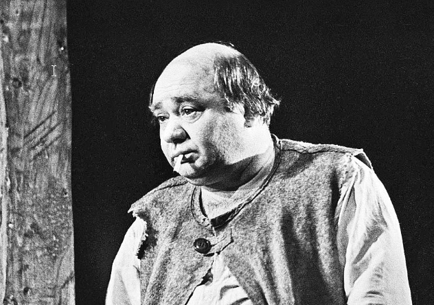 Евгений Леонов на сцене