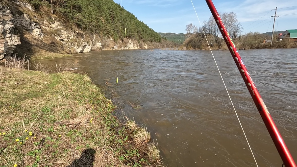 По верху проходит тропа "СТРАШНАЯ" - название народное.